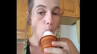 lasbians licking pussy cream