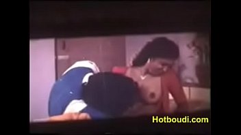 bollywood actress rekha boob nipple slip video