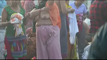 pregnant indian women in saree