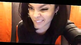 anne cute blonde lesbian girlfriends masturbating carrots inserting four carrots pussy