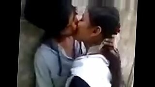 hot sex kiss titts