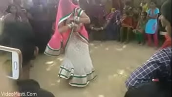 indian girl solo dance in room
