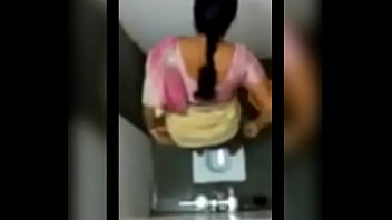 indian girl peeping toilet