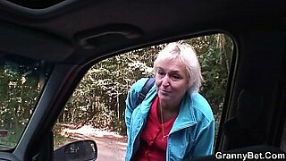 hot girl gives head in the car and swallows cum