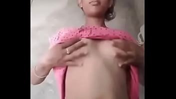 indian aunty fingering her pussy