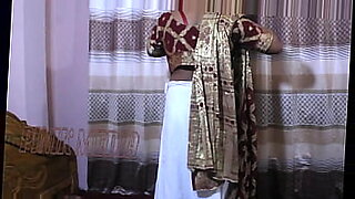 arabian pardha hot girls removing saree blouse showing beautyful boobs