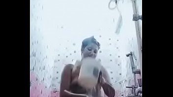 teen nude bath selfe
