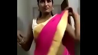 indian girls removing saree blouse showing beautyful boobs