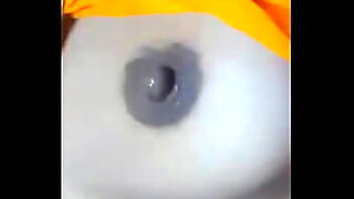 hitomi tanaka show off her huge boobs