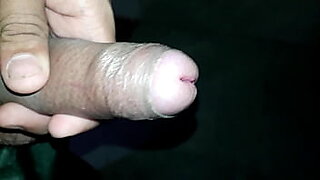 mia khalifa self fingering