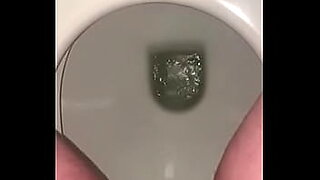 diamond foxxx full in toilet