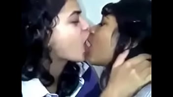 girls finger each other to orgasm