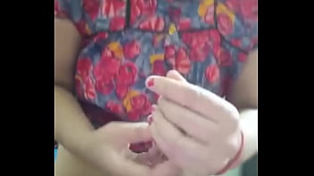 indian aunty fingering her pussy