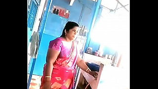 chubby wife in saree