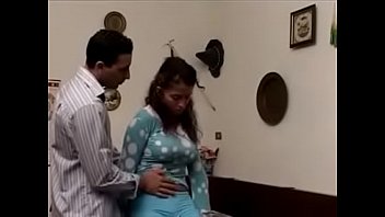 lady takes load of cum on her ass and he sticks it back in
