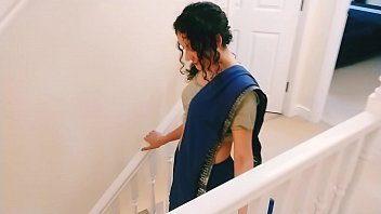 indian smart aunty and young boy saree sex