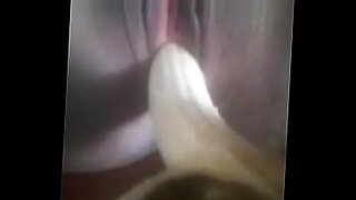 saxy girl enter there finger into pussy