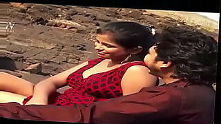 nipple show of actress in movie ram teri ganga mali