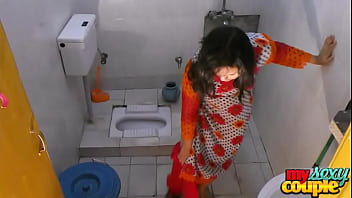 bollywood girl actress bathing video