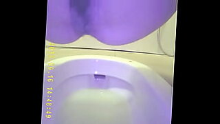 hijab pissing wc