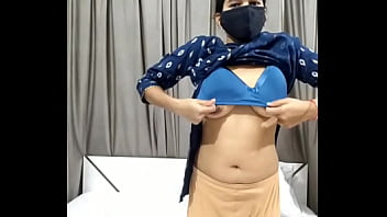 teen flashing big boobs webcam