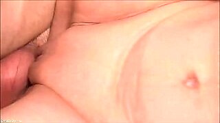 lady takes load of cum on her ass and he sticks it back in